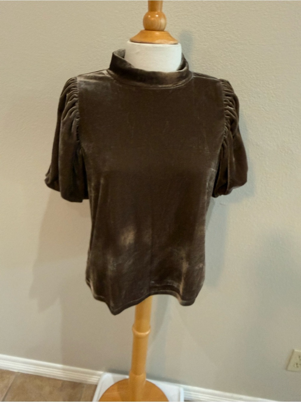 EE:SOME TOP Blouse SZ S VELVET Chocolate Brown PLEATED PUFF SLEEVES Back Buttons
